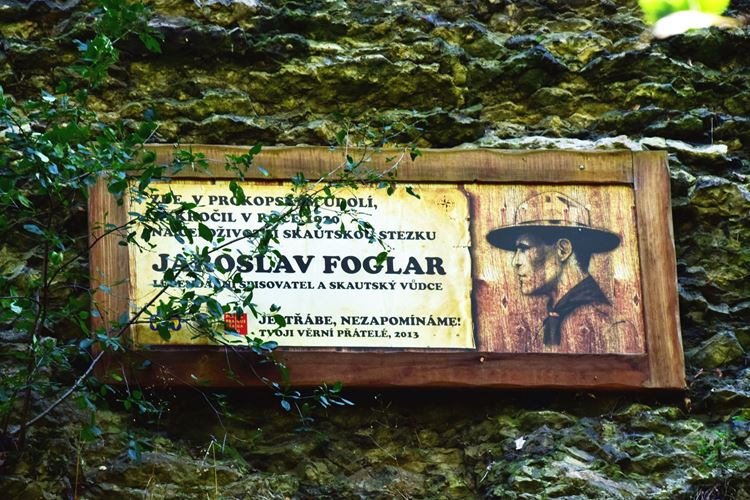 13 zastavení na skautské stezce Jaroslava Foglara v Prokopském údolí