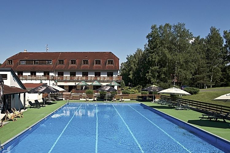 Sporthotel Kácov s bazénem